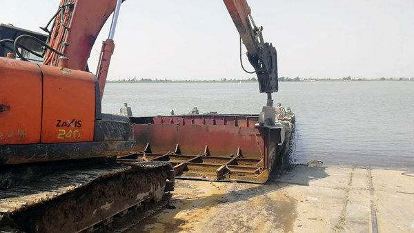湖口港航海事综合行政执法大队清理整顿辖区僵尸船