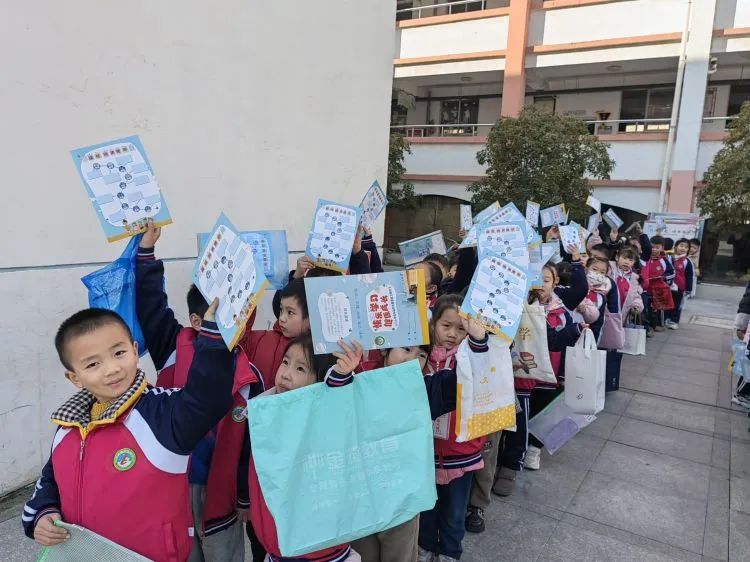 万年县六〇小学举办一二年级无纸笔考试