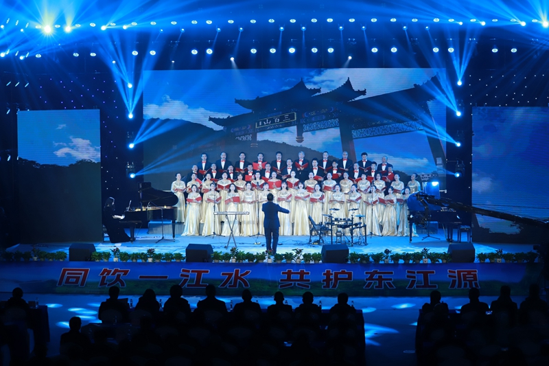 图注6：当晚安远县举办同源音乐会，动员更多的人来参与东江源保护。 (2)_副本.jpg