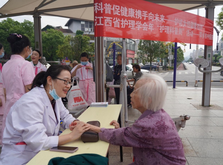 萍乡中医院：为市民献上中医药文化“大餐”