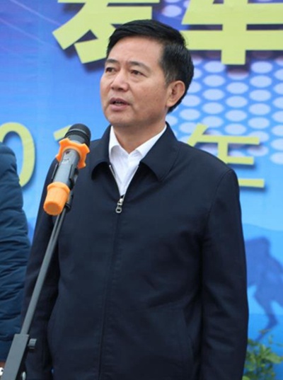 上饶市委书记马承祖宣布发车.