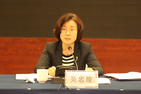 大会组委会常务副主任,秘书处秘书长,江西省人民政府副省长吴忠琼讲话
