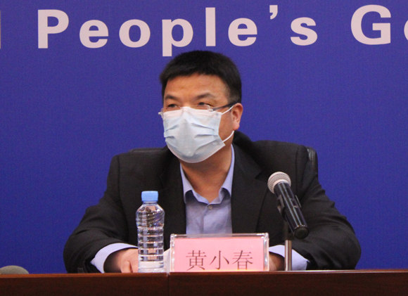 江西省林业局党组成员,副局长黄小春回答记者提问.